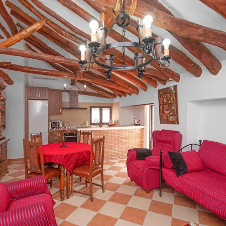 Lägenhet Amazing In Monterio With Kitchenette Montefrío
