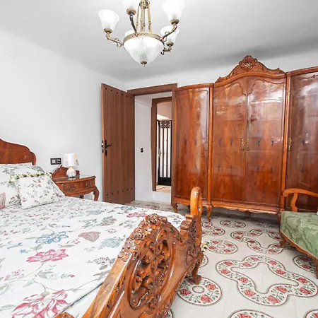 Lägenhet Amazing In Monterio With Kitchenette